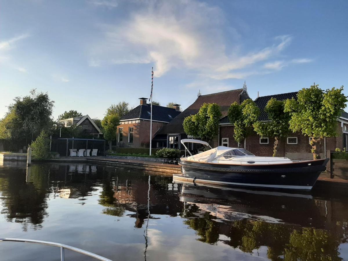 Puur Eastermar - Monumentaal, Authentiek En Luxe Koetshuis Aan Open Vaarwater Met Jacuzzi En Sauna Oostermeer Exteriör bild