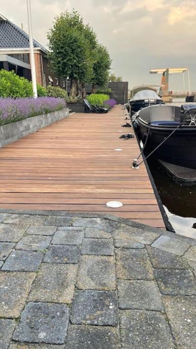 Puur Eastermar - Monumentaal, Authentiek En Luxe Koetshuis Aan Open Vaarwater Met Jacuzzi En Sauna Oostermeer Exteriör bild