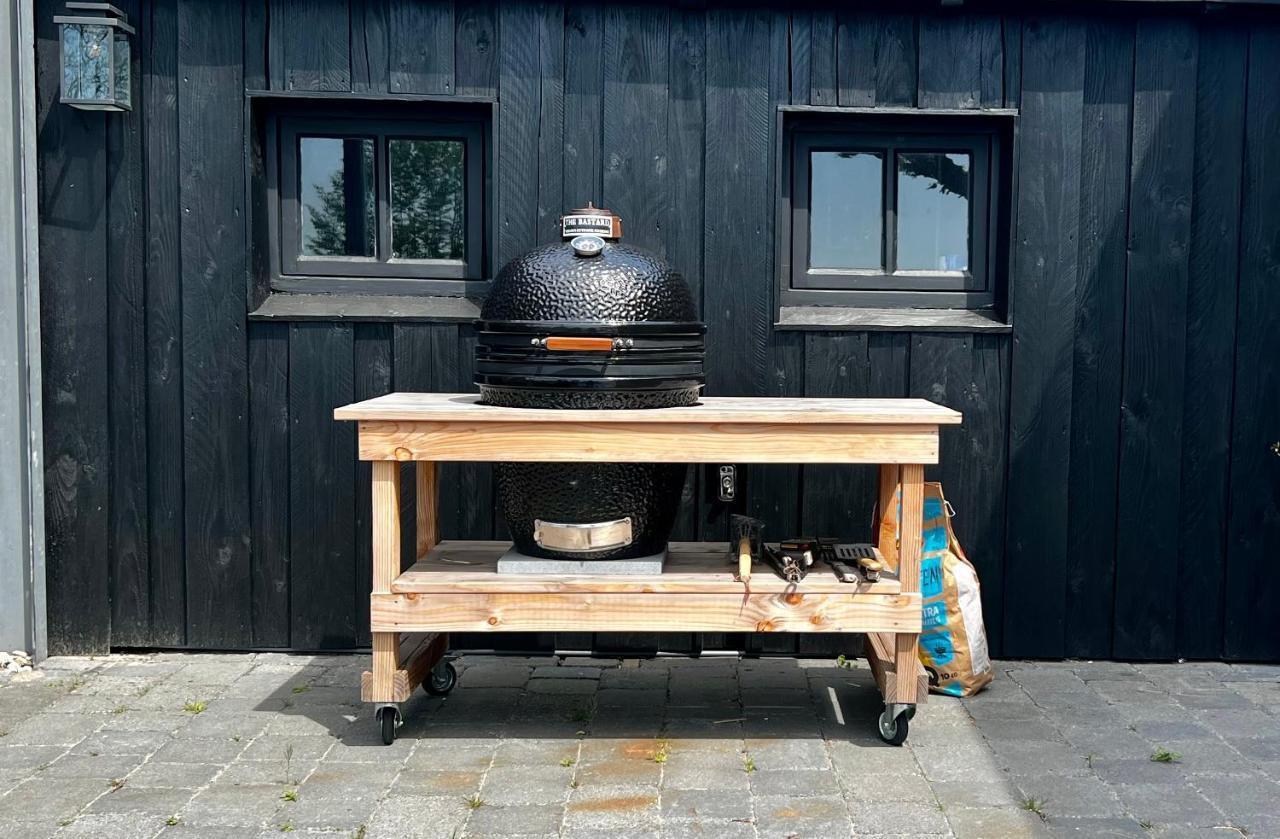 Puur Eastermar - Monumentaal, Authentiek En Luxe Koetshuis Aan Open Vaarwater Met Jacuzzi En Sauna Oostermeer Exteriör bild