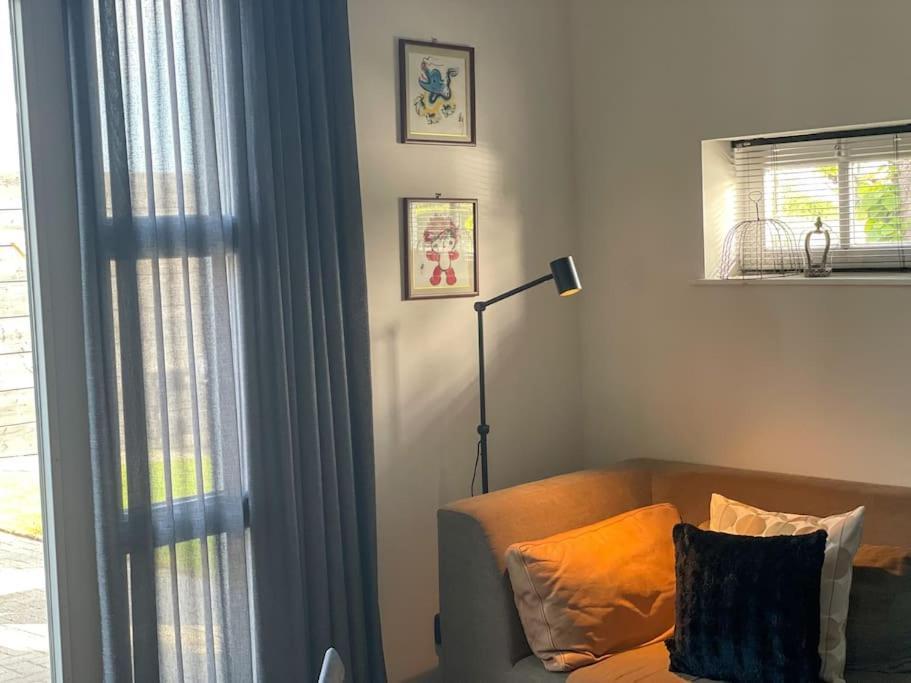 Puur Eastermar - Monumentaal, Authentiek En Luxe Koetshuis Aan Open Vaarwater Met Jacuzzi En Sauna Oostermeer Exteriör bild