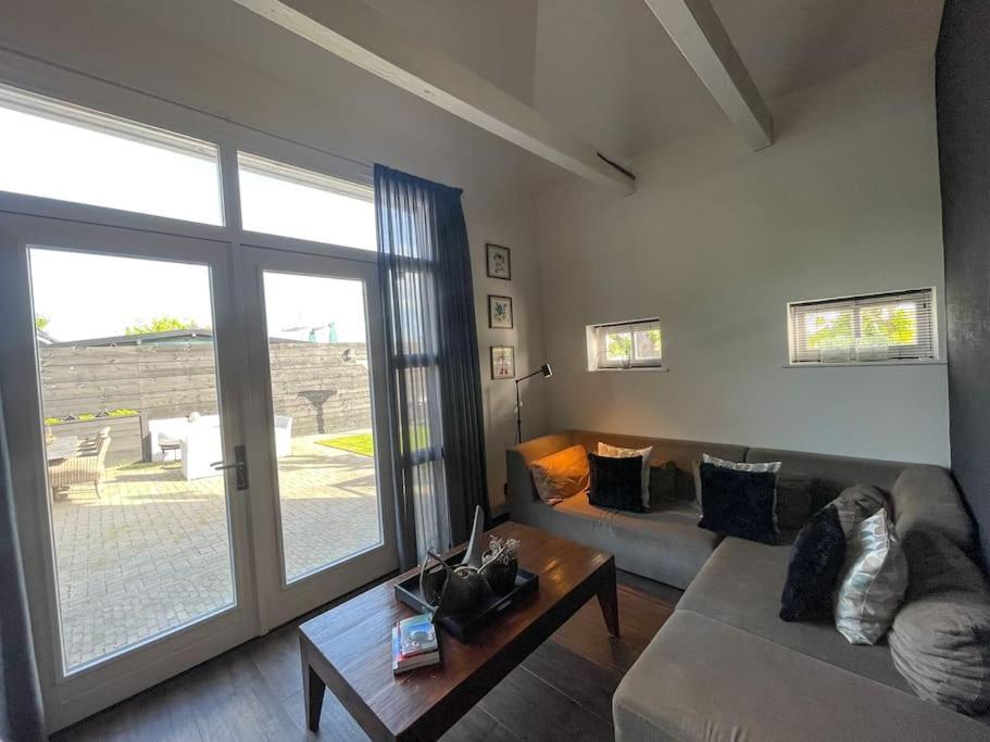 Puur Eastermar - Monumentaal, Authentiek En Luxe Koetshuis Aan Open Vaarwater Met Jacuzzi En Sauna Oostermeer Exteriör bild