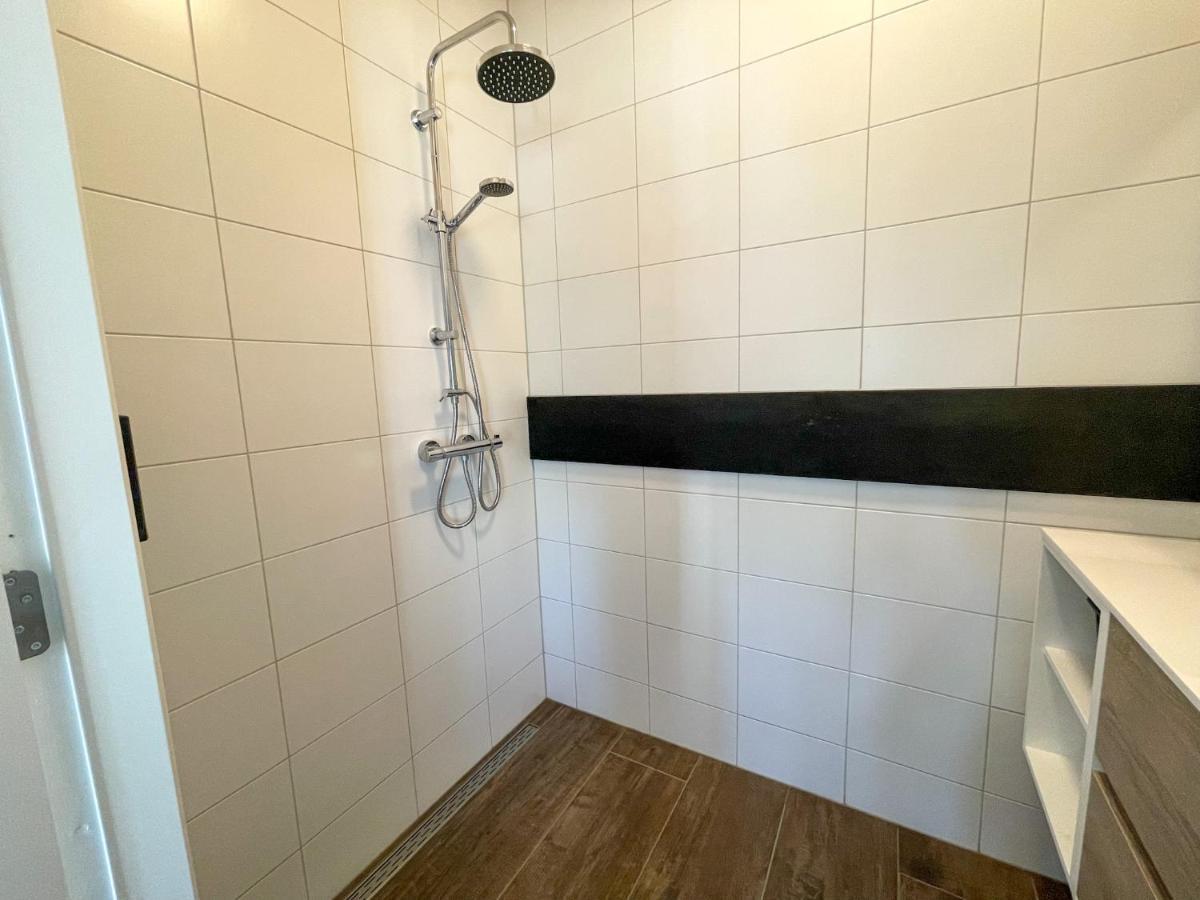Puur Eastermar - Monumentaal, Authentiek En Luxe Koetshuis Aan Open Vaarwater Met Jacuzzi En Sauna Oostermeer Exteriör bild