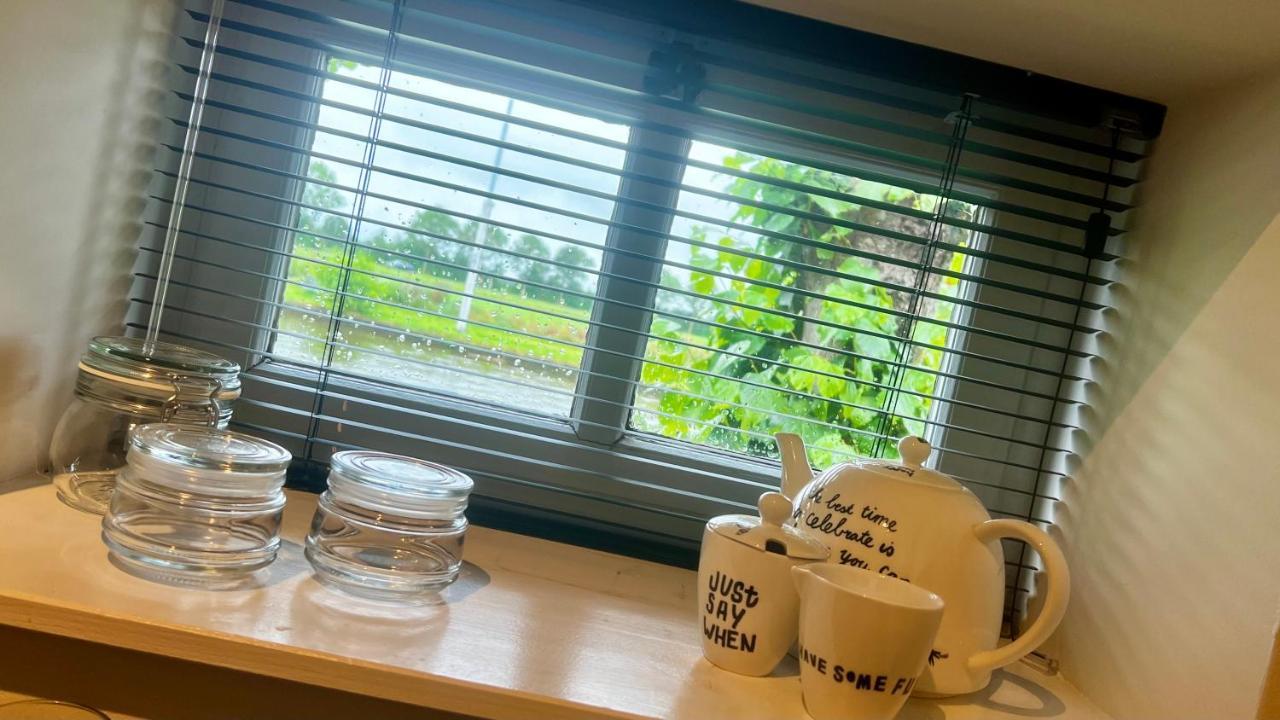 Puur Eastermar - Monumentaal, Authentiek En Luxe Koetshuis Aan Open Vaarwater Met Jacuzzi En Sauna Oostermeer Exteriör bild