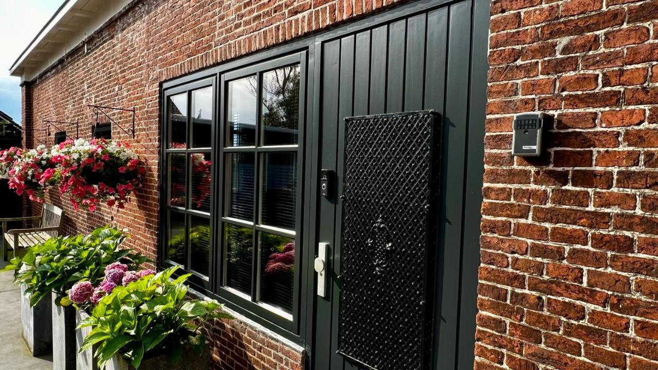 Puur Eastermar - Monumentaal, Authentiek En Luxe Koetshuis Aan Open Vaarwater Met Jacuzzi En Sauna Oostermeer Exteriör bild