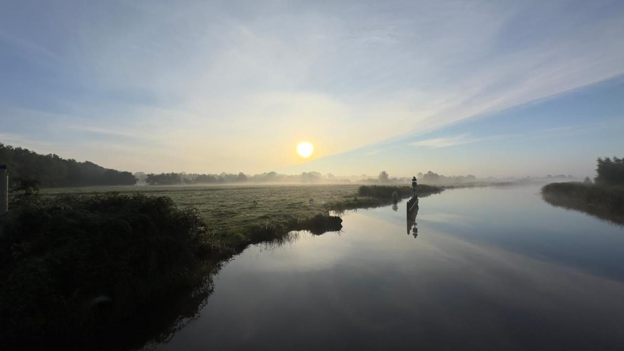 Puur Eastermar - Monumentaal, Authentiek En Luxe Koetshuis Aan Open Vaarwater Met Jacuzzi En Sauna Oostermeer Exteriör bild