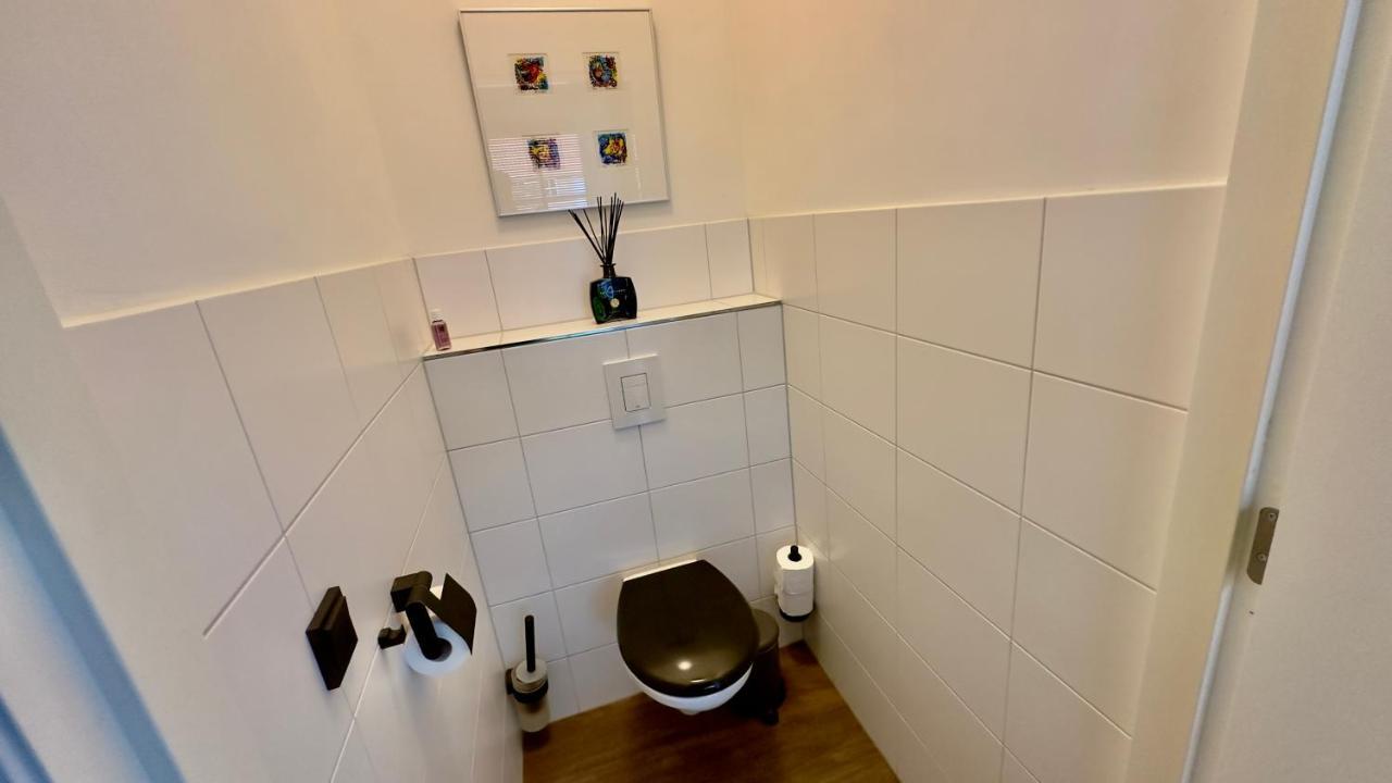 Puur Eastermar - Monumentaal, Authentiek En Luxe Koetshuis Aan Open Vaarwater Met Jacuzzi En Sauna Oostermeer Exteriör bild