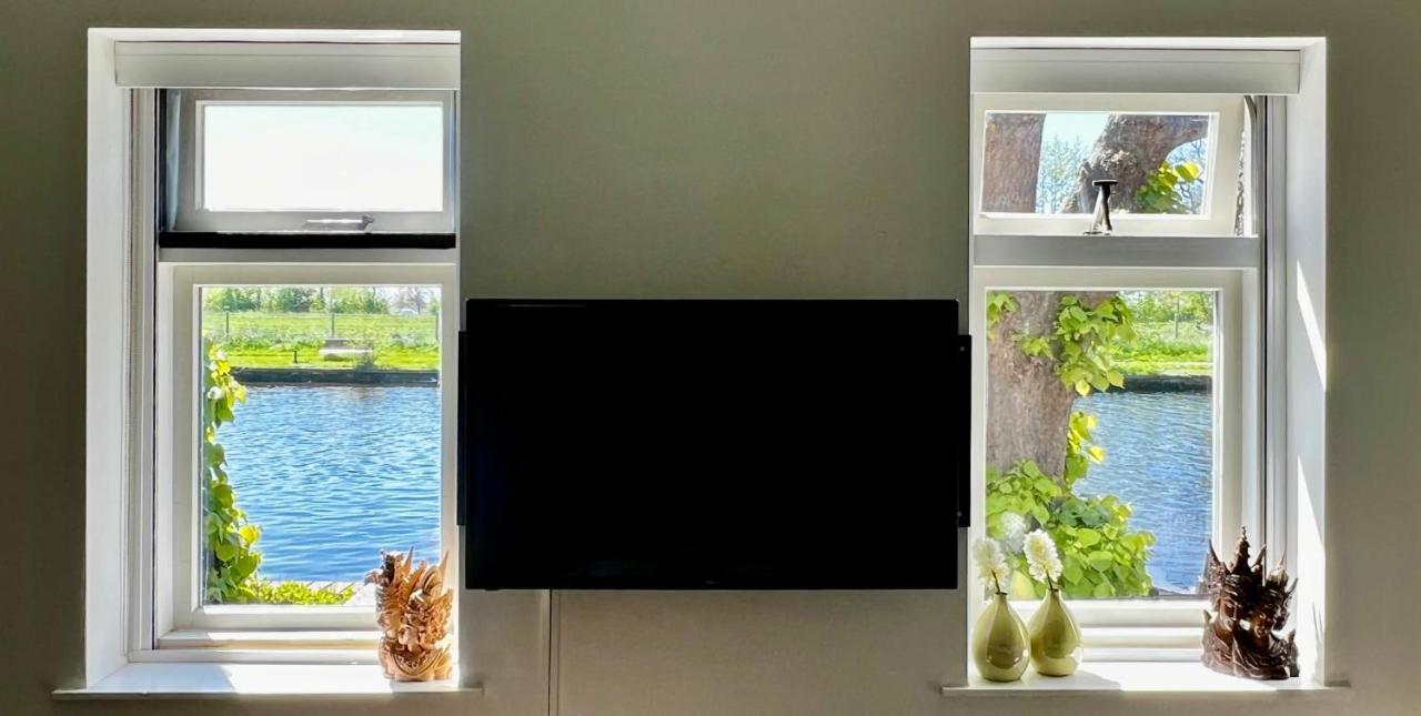 Puur Eastermar - Monumentaal, Authentiek En Luxe Koetshuis Aan Open Vaarwater Met Jacuzzi En Sauna Oostermeer Exteriör bild