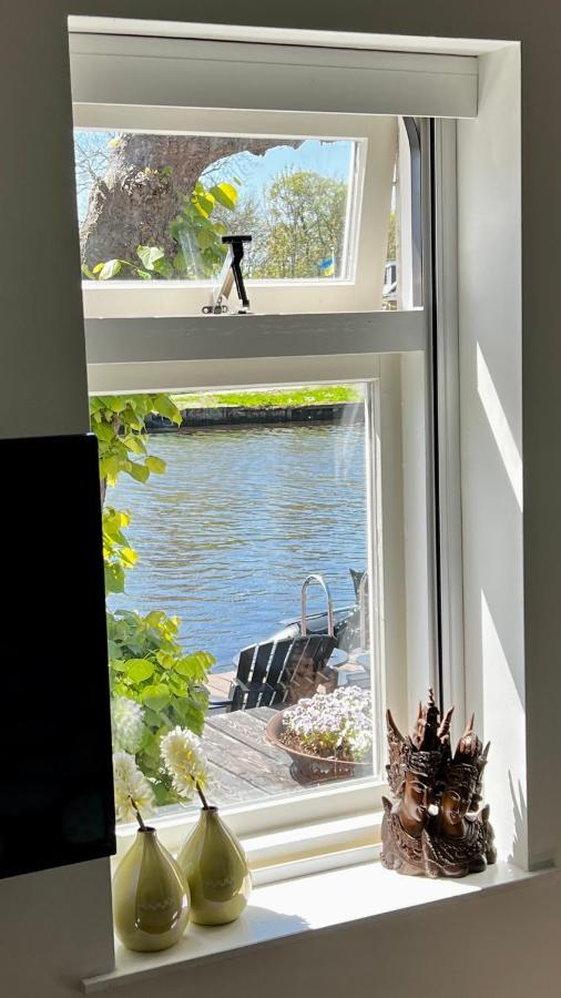 Puur Eastermar - Monumentaal, Authentiek En Luxe Koetshuis Aan Open Vaarwater Met Jacuzzi En Sauna Oostermeer Exteriör bild