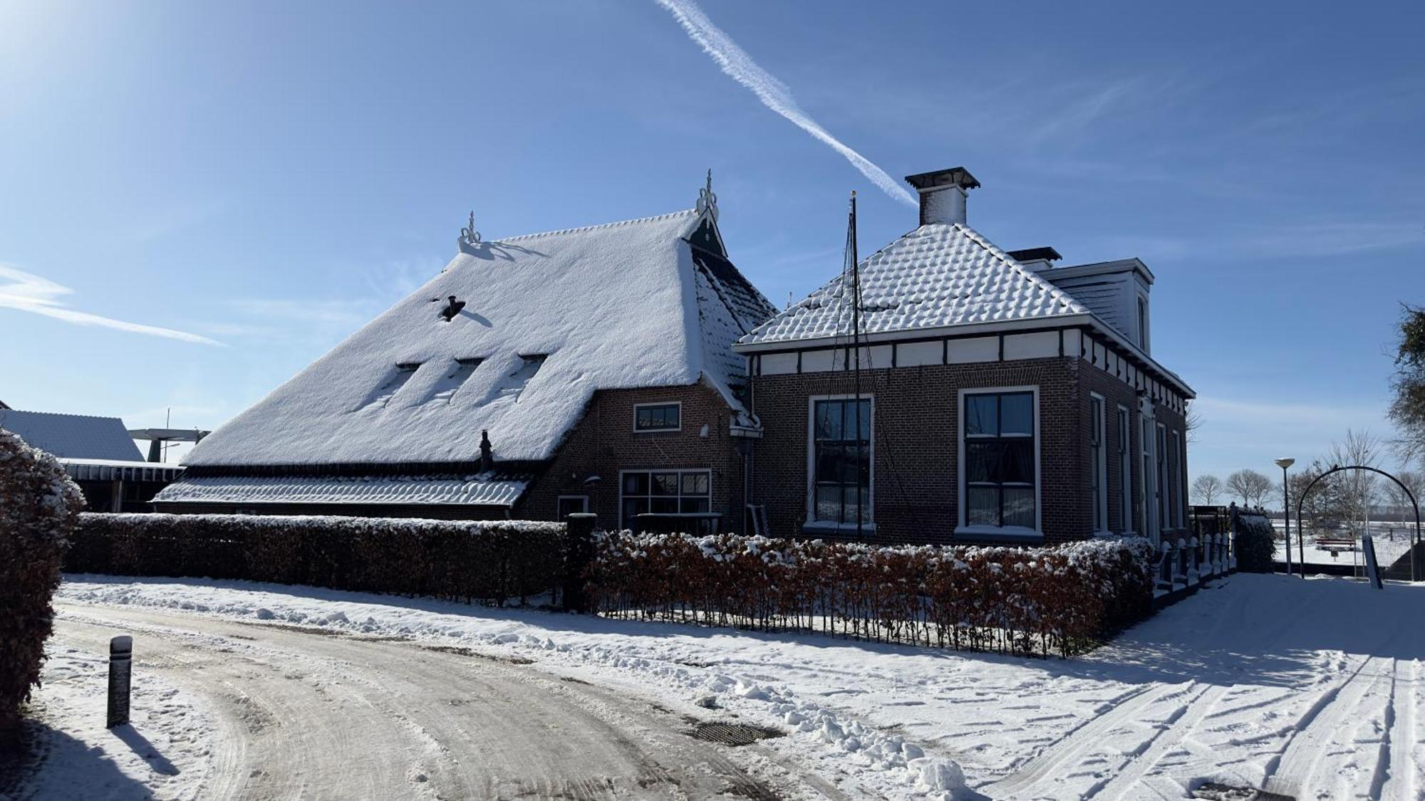 Puur Eastermar - Monumentaal, Authentiek En Luxe Koetshuis Aan Open Vaarwater Met Jacuzzi En Sauna Oostermeer Exteriör bild