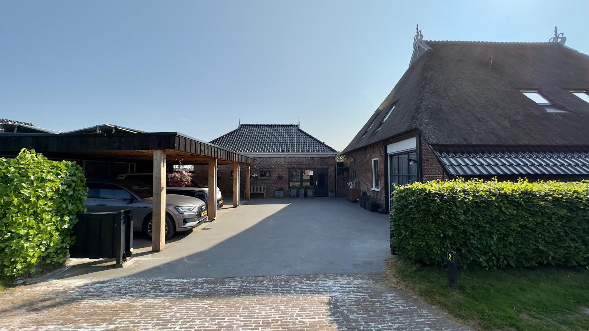 Puur Eastermar - Monumentaal, Authentiek En Luxe Koetshuis Aan Open Vaarwater Met Jacuzzi En Sauna Oostermeer Exteriör bild
