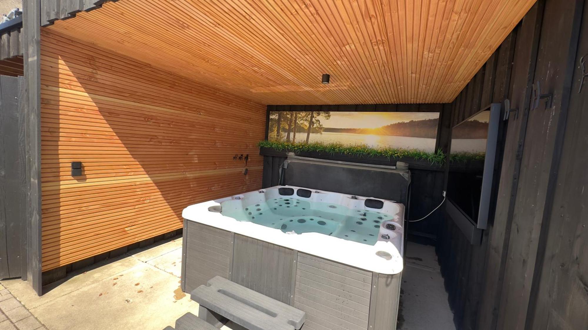 Puur Eastermar - Monumentaal, Authentiek En Luxe Koetshuis Aan Open Vaarwater Met Jacuzzi En Sauna Oostermeer Exteriör bild